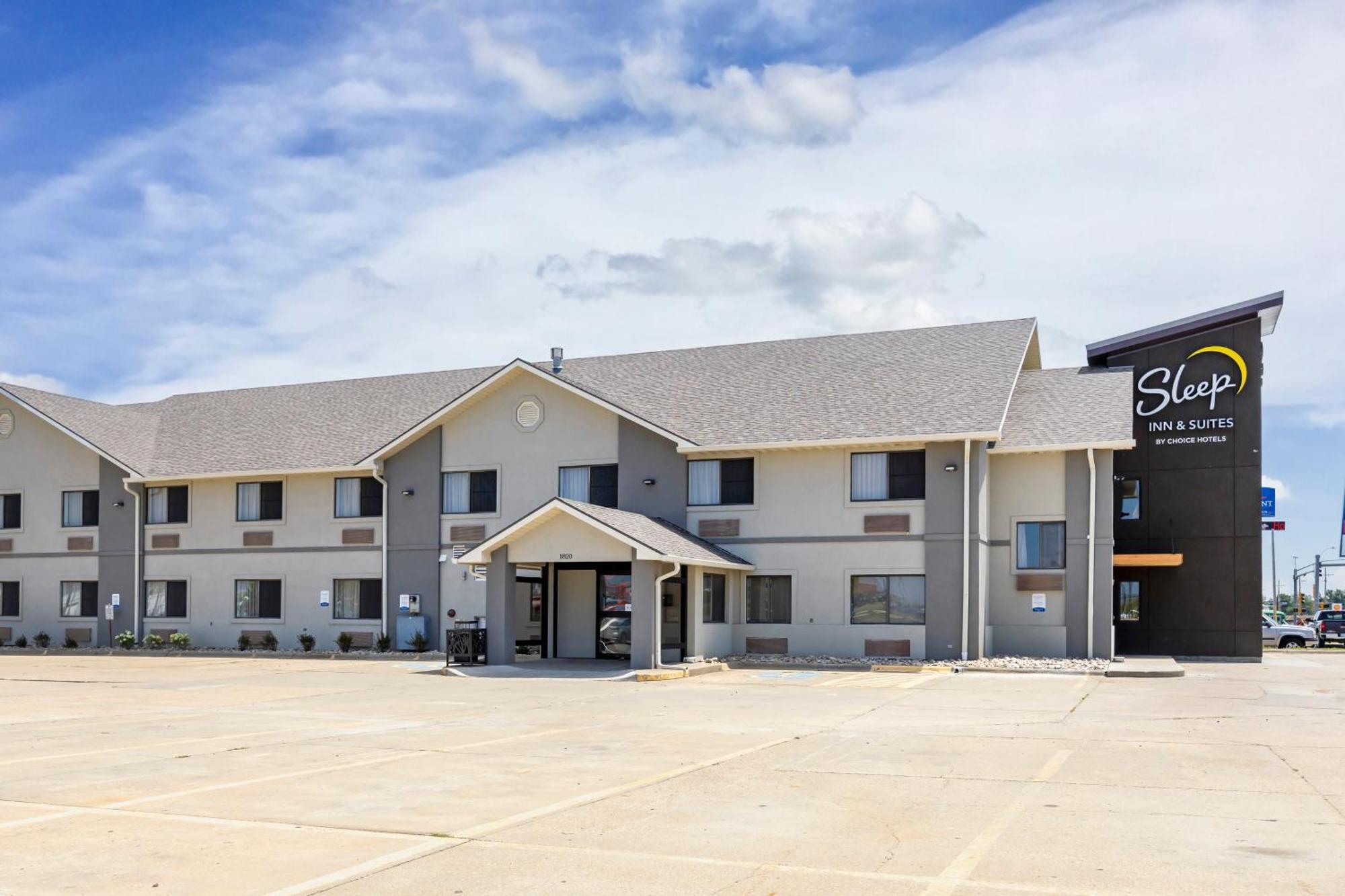 Sleep Inn & Suites Salina I-135 Exterior foto